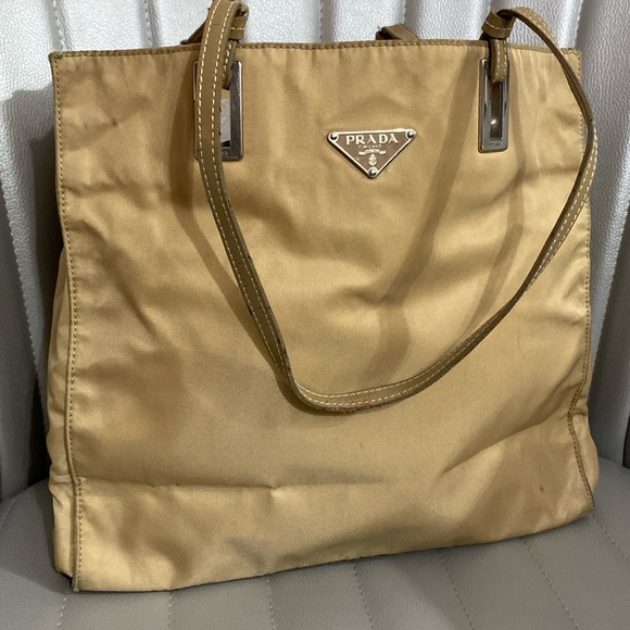 Prada Handbags - 🔴Sold!!!🔴Vintage Prada tote